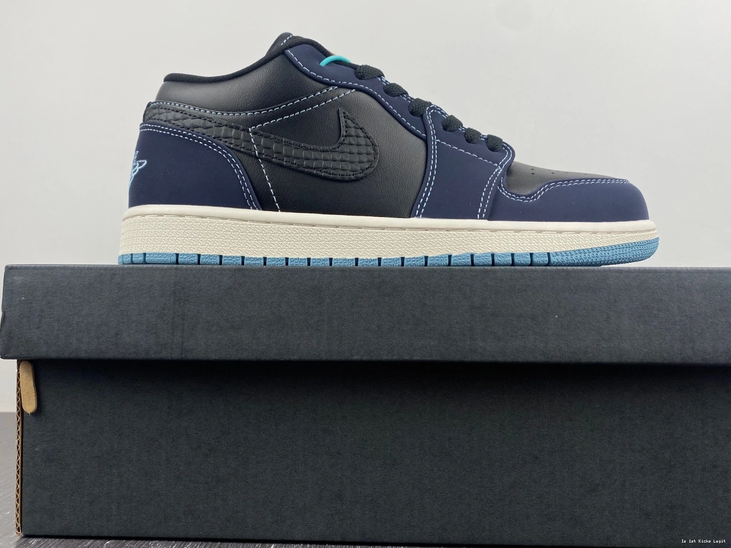 Navy FJ5478-010 Jordan Black Snakeskin 1 Low Air 1106